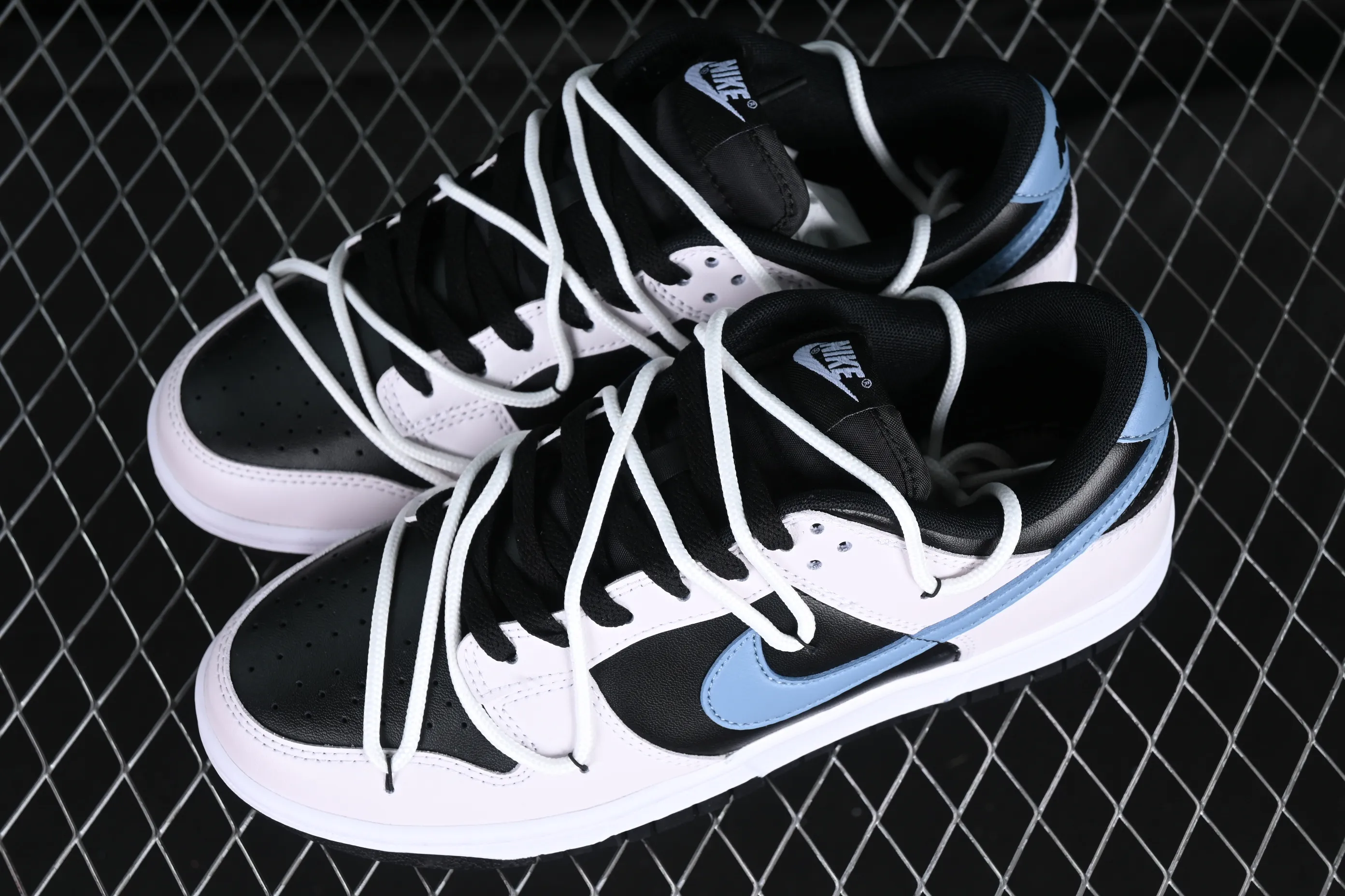 All Categories Nk SB Dunk Series Nk SB Dunk Low Low-top sneakers Nk Dunk Low Mysterious Dark Night Blue-Night Messenger SB strappy low-top casual sneakers DV0831-002